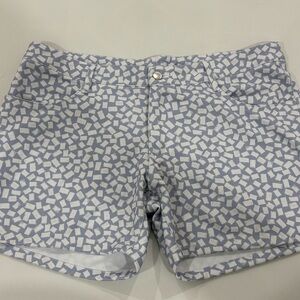 Men’s gray & white Mosaic Print Flat Front Shorts. Size 36.